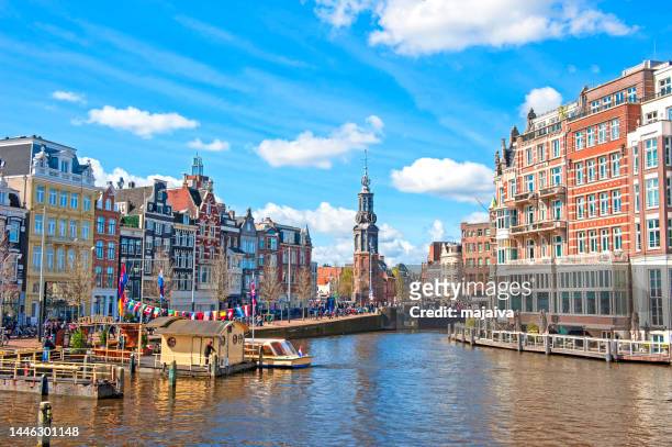 view of amsterdam canal and munttoren - amsterdam canal stockfoto's en -beelden