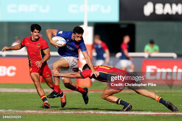 Rayan Rebbadj of France evades the tackle of Tiago Romero of Spain during the match between France and Spain on day one of the HSBC World Rugby...