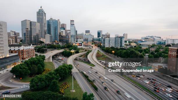 atlanta downtown connector on a busy cloudy day - atlanta imagens e fotografias de stock