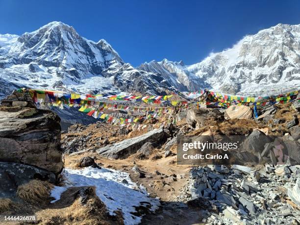 annapurna range on base camp, nepal - annapurna circuit stockfoto's en -beelden