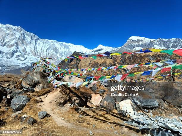 annapurna range on base camp, nepal - tibetansk buddhism bildbanksfoton och bilder