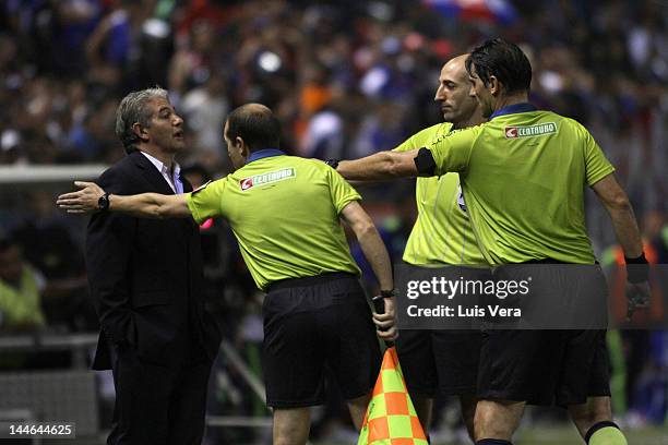 Jorge Luis Burruchaga , coach of Libertad talks wiht the Uruguayan referee Dario Ubriaco , Mauricio Espinosa, C) and Carlos Pastorino during a match...