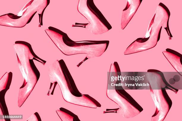 fashion pattern with woman's  high-heeled shoes in pastel color of the year 2023 viva magenta on pink color background. black friday  beauty modern concept. - tacón de aguja fotografías e imágenes de stock