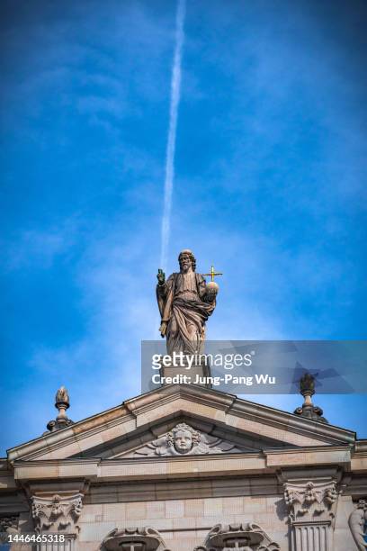 contrail on rooftop of salzburg cathedral - domplatz salzburg stock pictures, royalty-free photos & images