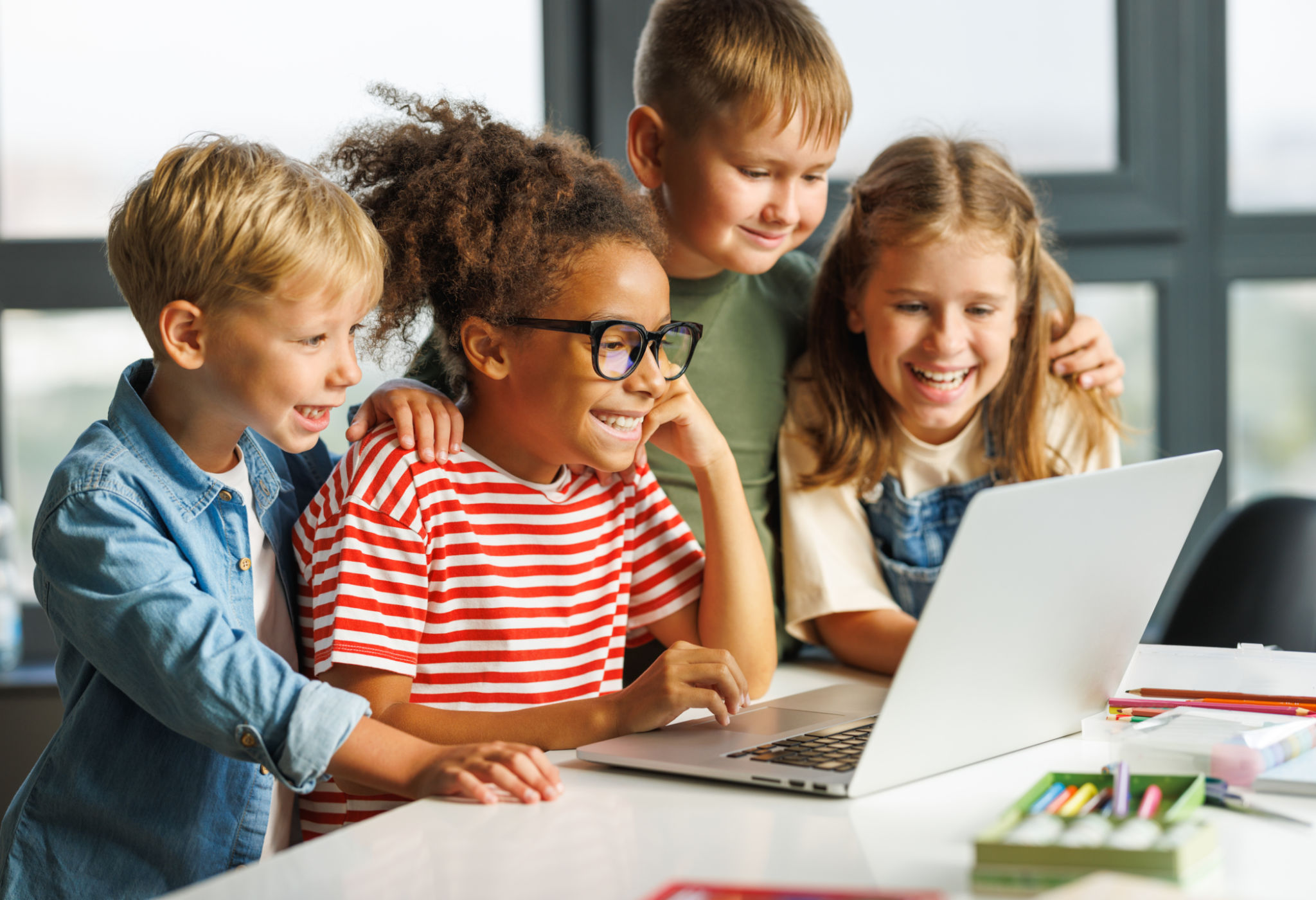 children learning technology