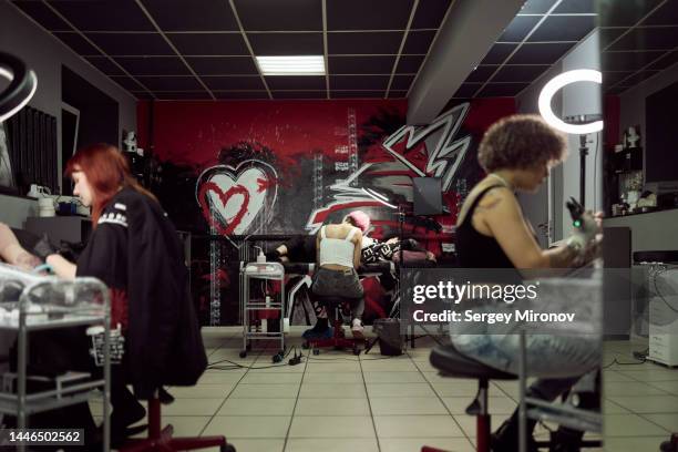 tattooing in tattoo studio - tattooing stock pictures, royalty-free photos & images