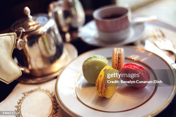 tea with macarons - paris flood stock-fotos und bilder