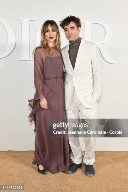 Suki Waterhouse and Robert Pattinson attend the Dior Fall 2023 Menswear Show on December 03, 2022 in Giza, Egypt.