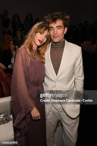 Suki Waterhouse and Robert Pattinson attend the Dior Fall 2023 Menswear Show on December 03, 2022 in Giza, Egypt.