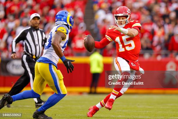 Patrick Mahomes of the Kansas City Chiefs scrambles away from Ernest Jones of the Los Angeles Rams during the first quarter at Arrowhead Stadium on...