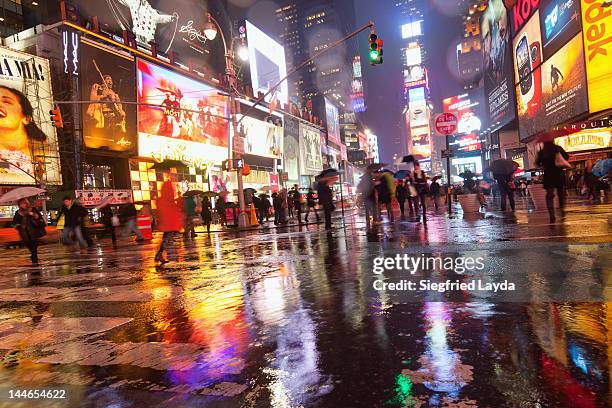 Times Rany 1,930 Time Square Rain Stock Photos, High-Res Pictures, and Images ...
