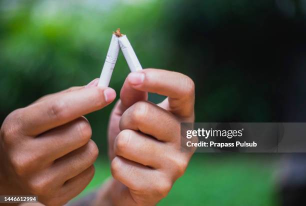 breaking cigarette - breaking and exiting stockfoto's en -beelden