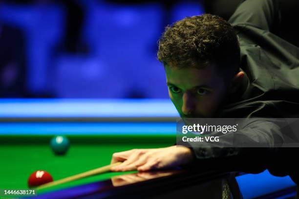 Joe O'Connor of England plays a shot during the semi-final match against Neil Robertson of Australia on day 6 of the 2022 BetVictor Scottish Open at...