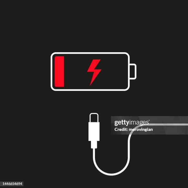 symbol für das aufladen des telefons. anzeige für niedrigen batteriestand und ladekabel. - niedrig stock-grafiken, -clipart, -cartoons und -symbole