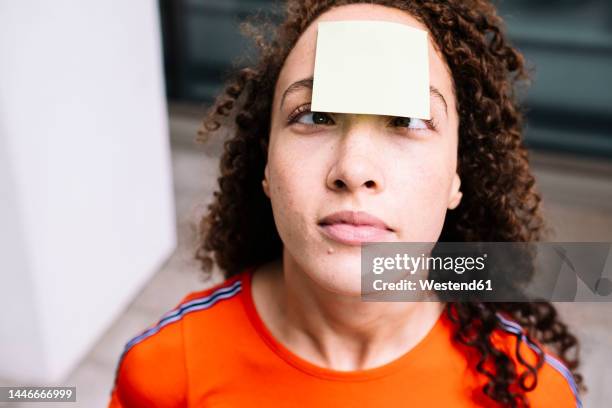 Sticky Note On Forehead Photos and Premium High Res Pictures - Getty Images