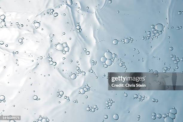 water with bubbles - wasser blasen stock-fotos und bilder