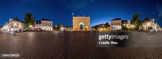 brandenburg gate and luisenplatz (potsdam/ brandenburg, germany) - brandenburg gate stock-fotos und bilder