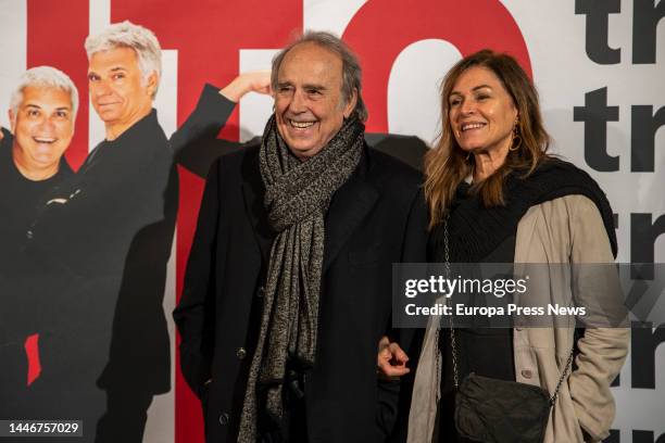 Singer-songwriter Joan Manuel Serrat and his wife, Candela Tiffon, pose at the photocall of the last performance of El Tricicle, who say goodbye to...