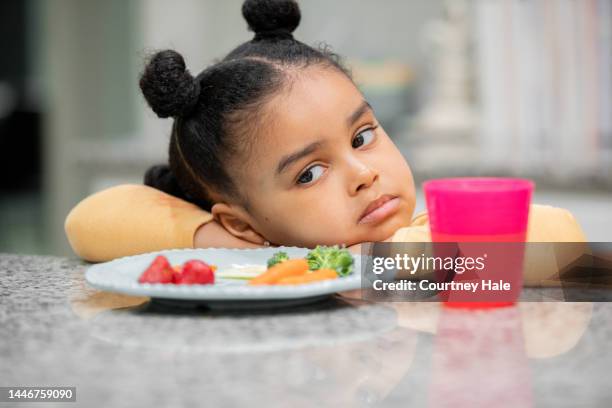 upset toddler refuses to eat healthy meal because she is a picky eater - picky eater stockfoto's en -beelden