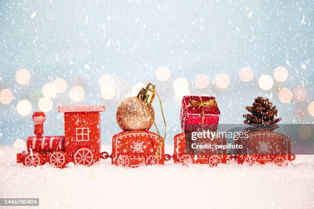 treno giocattolo rosso con ornamenti - christmas toys wooden background foto e immagini stock