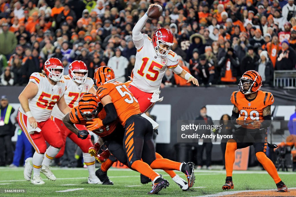 Kc Ru Patrick Mahomes of the Kansas City Chiefs rushes for a touchdown ...