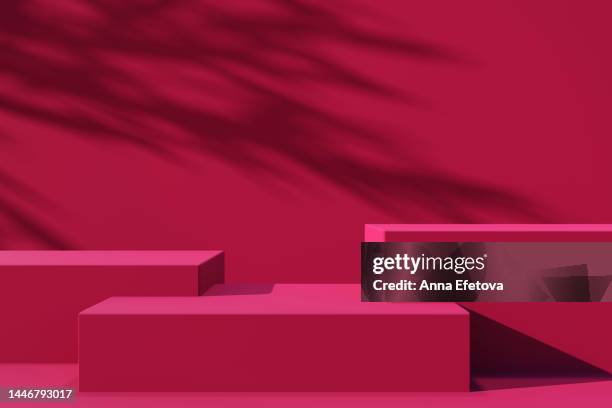 magenta square podium in red interior with leaf shadows on the wall. empty space to showcase your product. three dimensional illustration. demonstrating viva magenta - color of the year 2023 - mural objeto manufaturado - fotografias e filmes do acervo