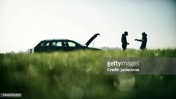 car breakdown out in the middle of nowhere. attempting engine repairs and arguing - engine failure stock pictures, royalty-free photos & images