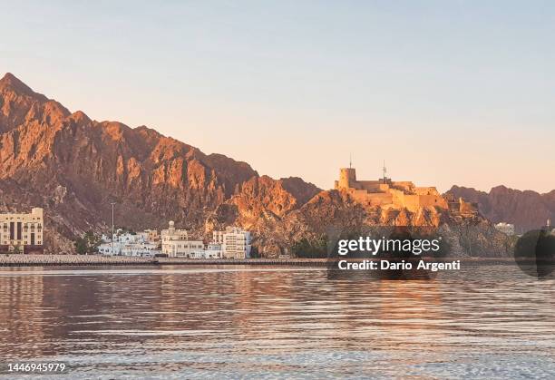 muscat sultanate of oman - perzische golfstaten stockfoto's en -beelden