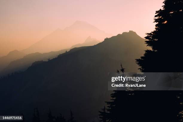 mount baker wilderness area in washington state - northern cascade range stockfoto's en -beelden