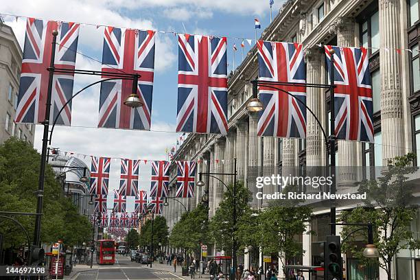 union jack flags on oxford street - oxford street london stock-fotos und bilder