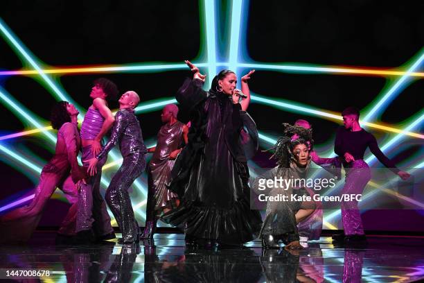 Jessie Ware performs "Free Yourself" on stage during The Fashion Awards 2022 at the Royal Albert Hall on December 05, 2022 in London, England.