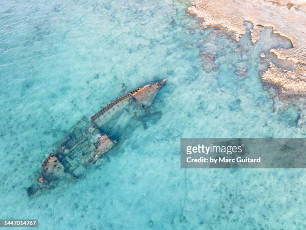 wreck of the gamma, grand cayman, cayman islands - grand cayman islands foto e immagini stock