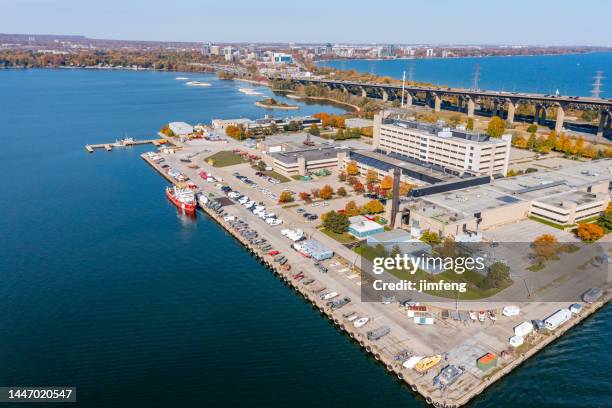 lake ontario and queen elizabeth way qew highway, ontario, canada - burlington ontario bildbanksfoton och bilder