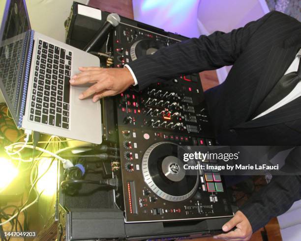 Dj Computer Sing Dj Ev Photos and Premium High Res Pictures - Getty Images