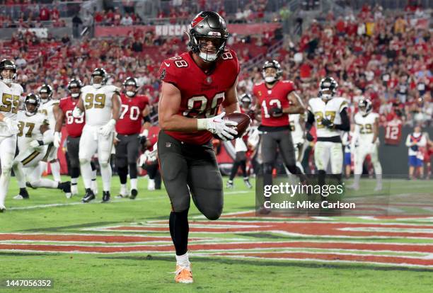 Cade Otton of the Tampa Bay Buccaneers scores a touchdown against the New Orleans Saints during the fourth quarter in the game at Raymond James...