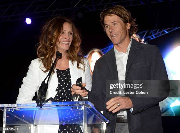 Actress Julia Roberts and Daniel Moder attend Heal The Bay's "Bring Back The Beach" Annual Awards Presentation & Dinner held at The Jonathan Club on...