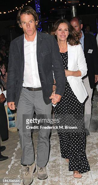 Daniel Moder and actress Julia Roberts attend Heal The Bay's Bring Back The Beach Fundraiser on May 17, 2012 in Santa Monica, California.