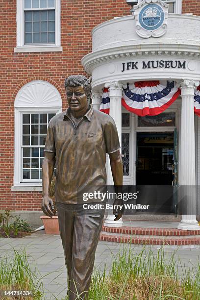 statue of president kennedy in front of museum - hyannis port stock pictures, royalty-free photos & images