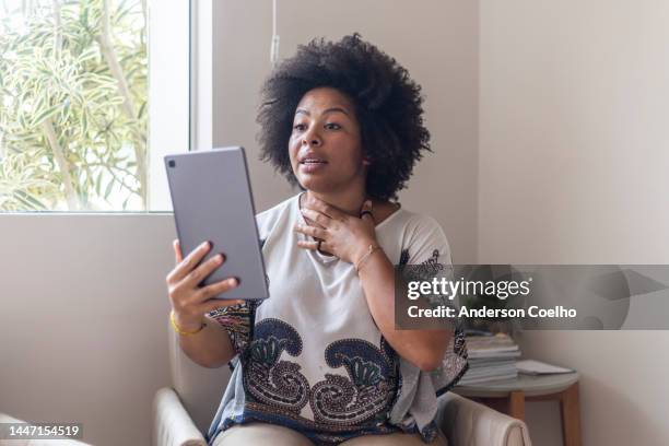 black woman in medical consultation by telemedicine - quarantaine stock pictures, royalty-free photos & images