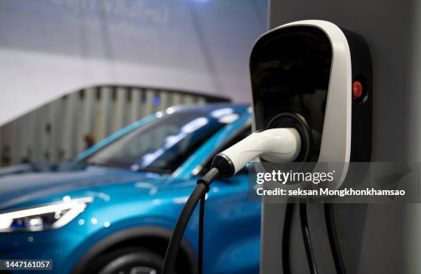 electric car in charging - electric cars stockfoto's en -beelden