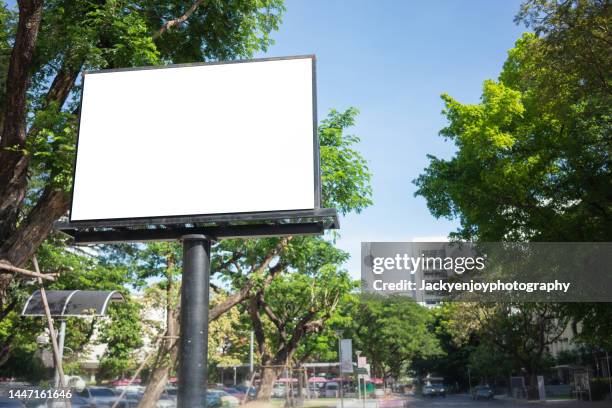 blank billboard in city - billboard mockup stock-fotos und bilder