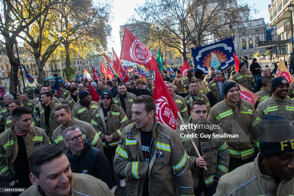 Firefighter Rally Several thousand firefighters march from their rally at Methodist ...