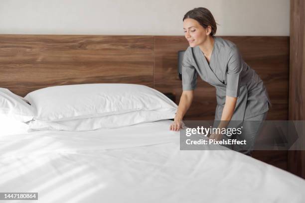 staff maid making bed - hotel cleaner stock pictures, royalty-free photos & images