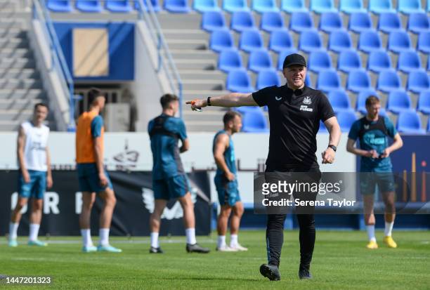 Newcastle United Head Coach Eddie Howe gives instructions during the Newcastle United Training Session at the Al Hilal FC Training Centre on December...