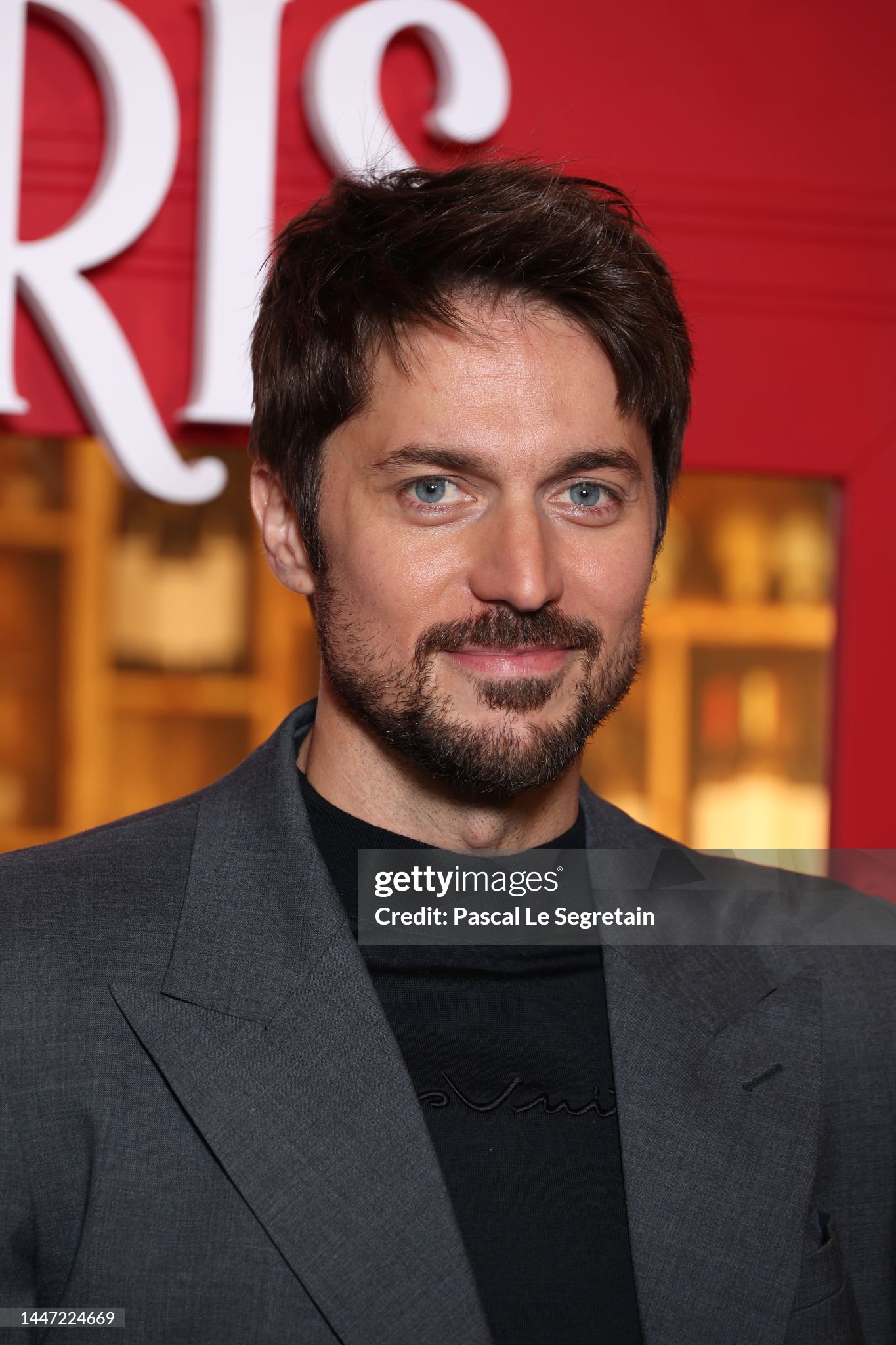 https://media.gettyimages.com/id/1447224669/photo/emily-in-paris-by-netflix-season-3-world-premiere-inside-photocall-at-theatre-des-champs.jpg?s=2048x2048&w=gi&k=20&c=GD1wpr7Lsw3mjKxE_SmnHEC1tOaJxmb9eptdz0kYEk4=