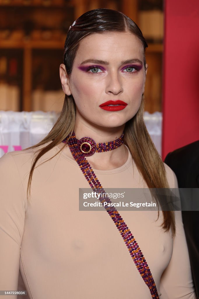 https://media.gettyimages.com/id/1447228034/photo/emily-in-paris-by-netflix-season-3-world-premiere-inside-photocall-at-theatre-des-champs.jpg?s=1024x1024&w=gi&k=20&c=0yMWNBO4q0XOTMN2gLZO-TzkQck_Fh6BiKyofdo0KoE=