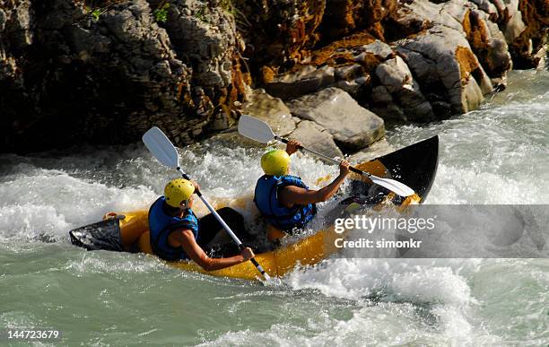 rafting en aguas bravas - gorges du verdon fotografías e imágenes de stock