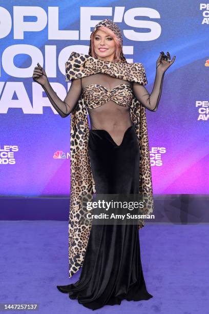 Shania Twain attends the 2022 People's Choice Awards at Barker Hangar on December 06, 2022 in Santa Monica, California.