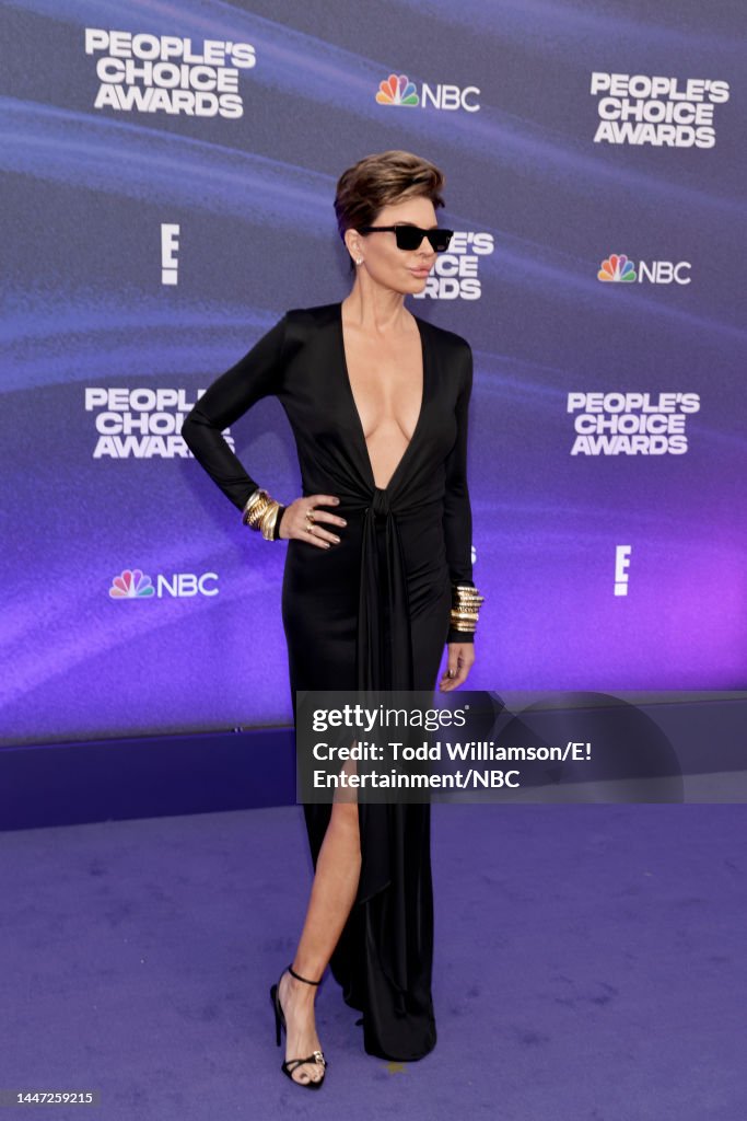 Lisa Rinna arrives to the 2022 People's Choice Awards held at the