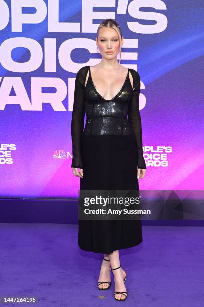 Meredith Duxbury attends the 2022 People's Choice Awards at Barker Hangar on December 06, 2022 in Santa Monica, California.